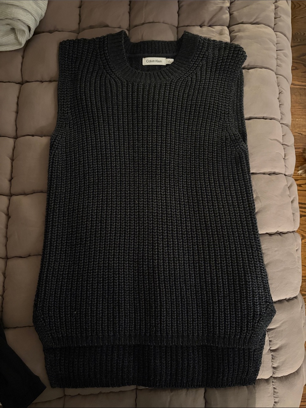 Calvin Klein Black Ribbed Knit Sleeveless Crew Sweater vest